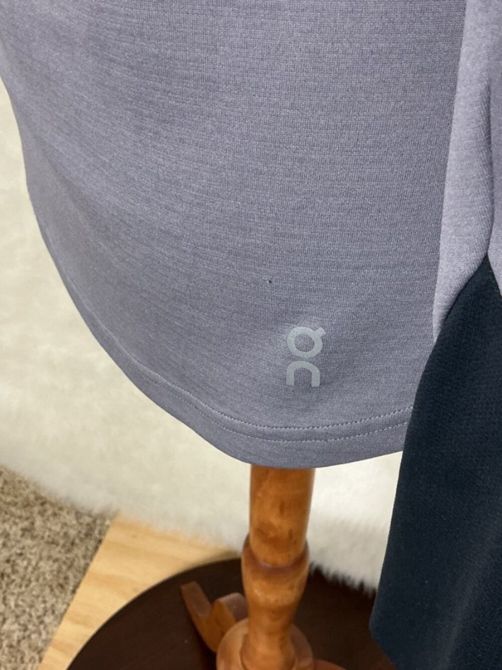 On Running Gray Long Sleeeve Weather Shirt Fossil Rock XS - Picture 4 of 9